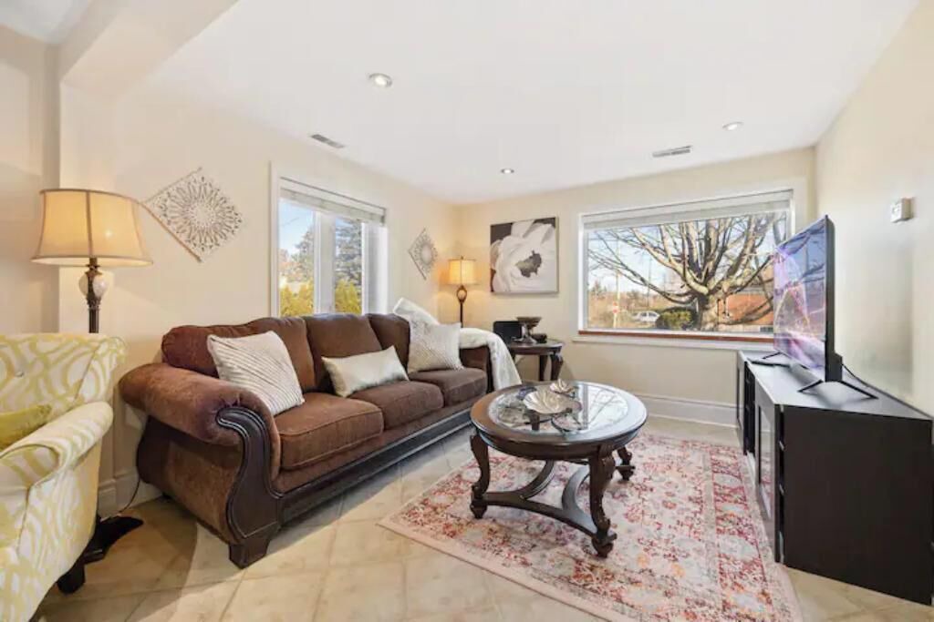 Photo of Livingroom in Thornhill