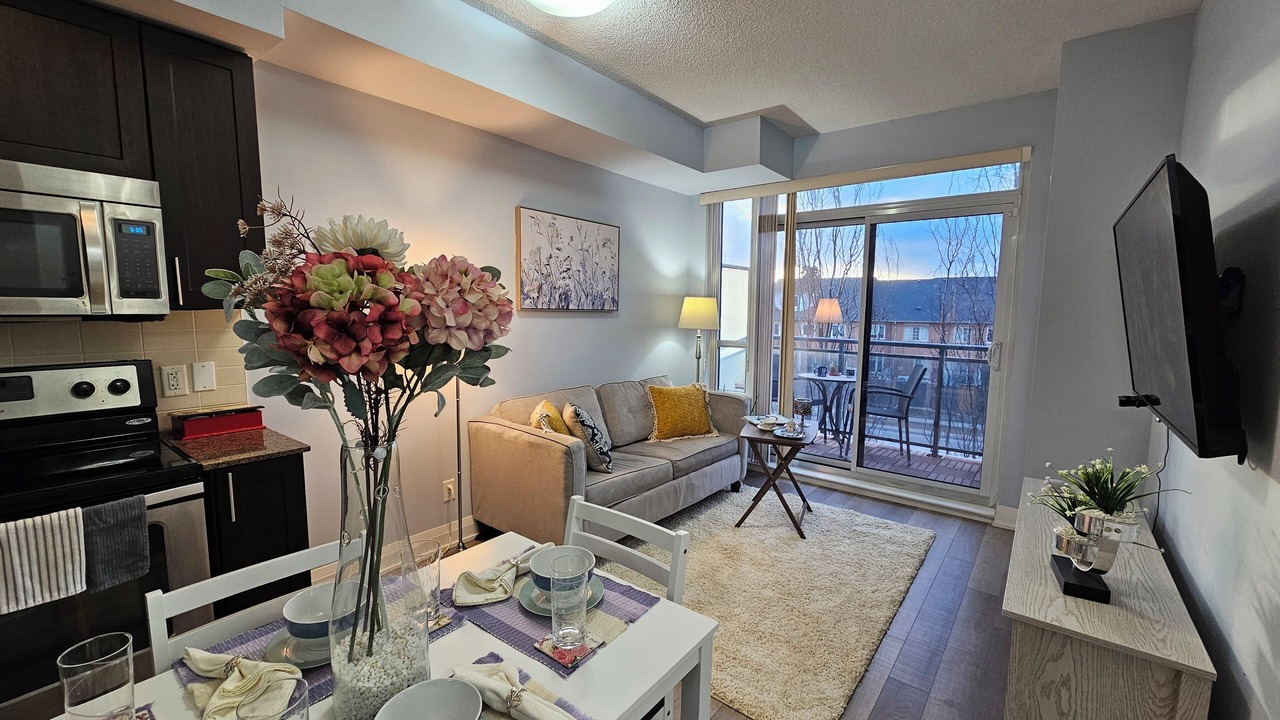Photo of Livingroom in Thornhill