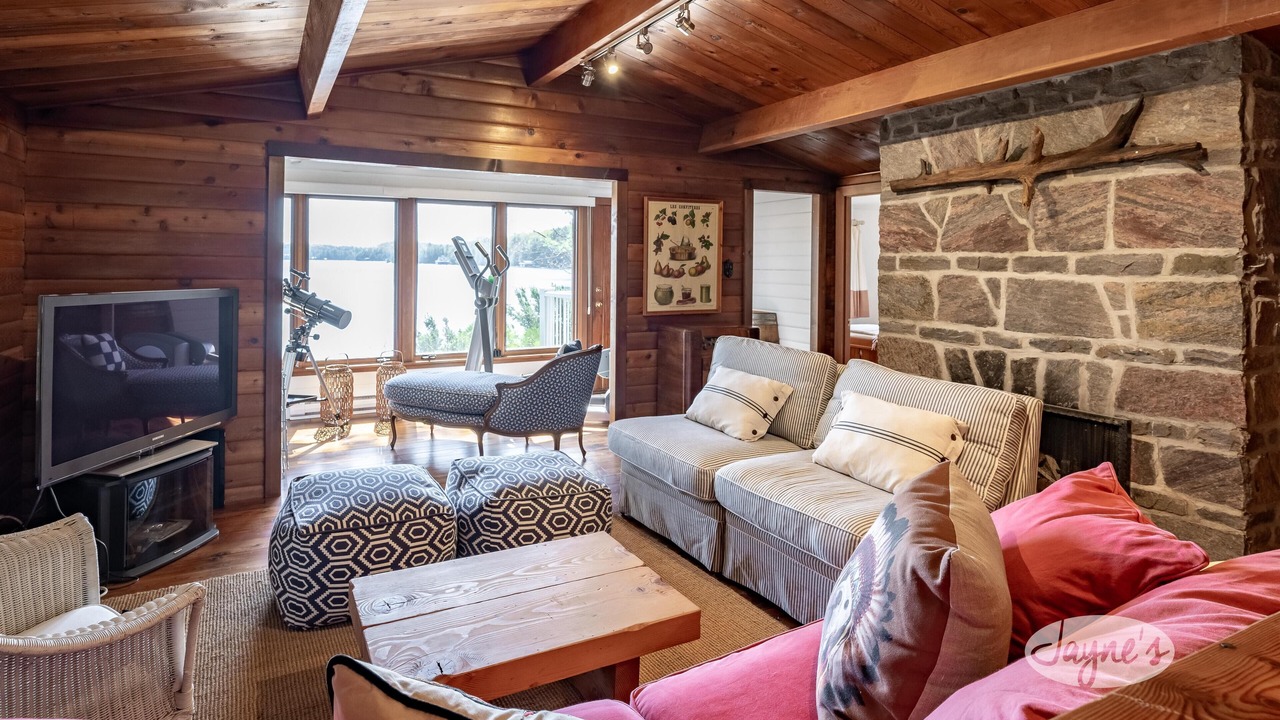 Photo of Bedroom in Muskoka Lakes
