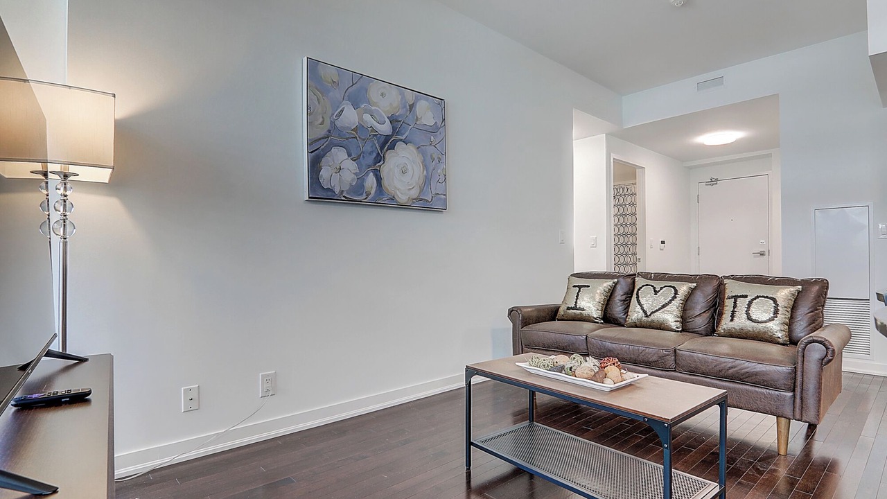 Photo of Livingroom in Toronto Entertainment District