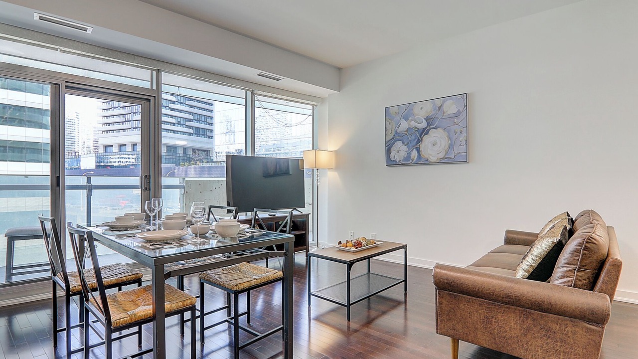 Photo of Livingroom in Toronto Entertainment District