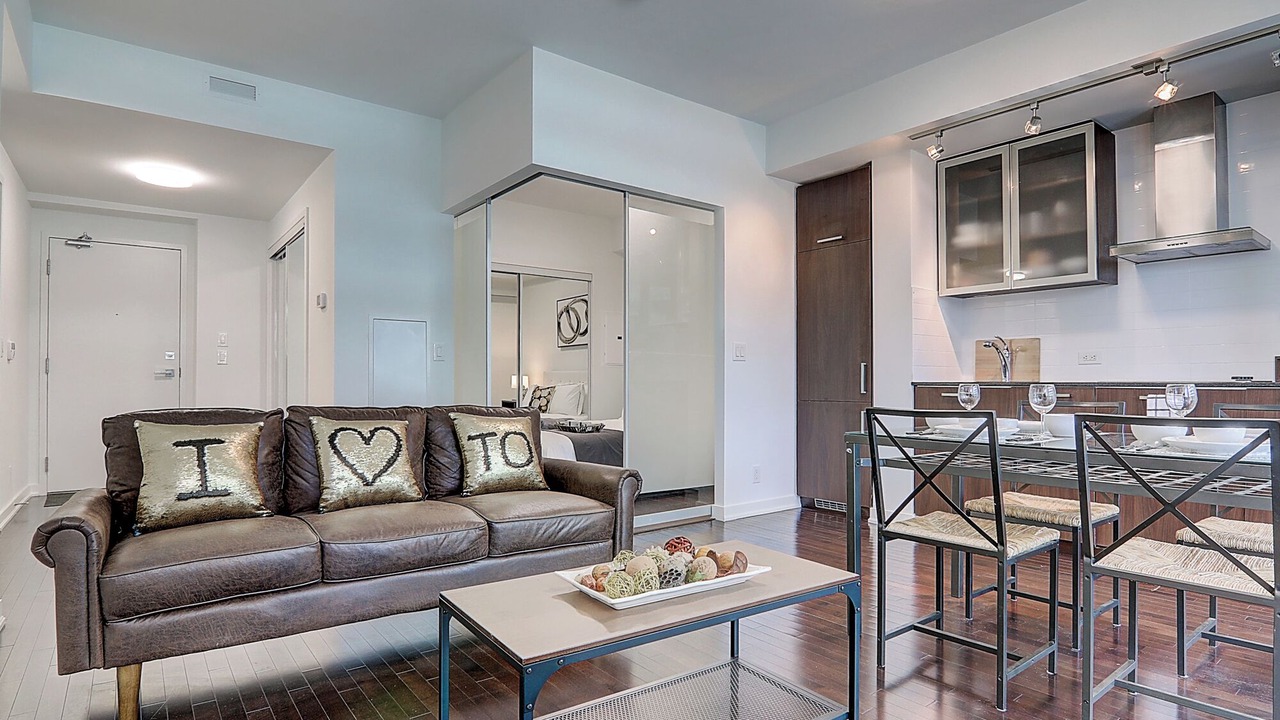 Photo of Livingroom in Toronto Entertainment District