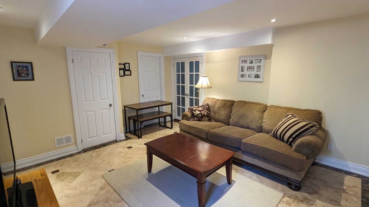 Photo of Livingroom in Clarkson-Lorne Park