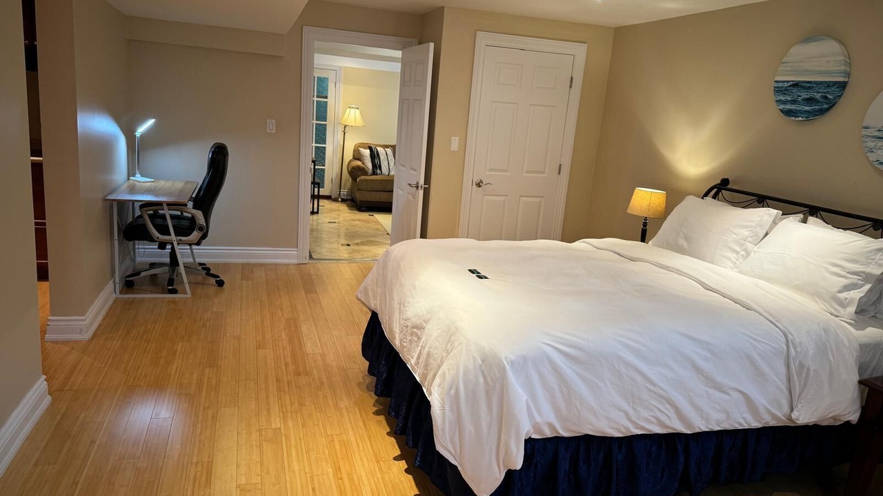 Photo of Bedroom in Clarkson-Lorne Park