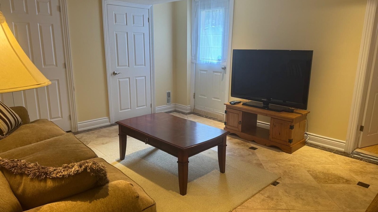 Photo of Livingroom in Clarkson-Lorne Park