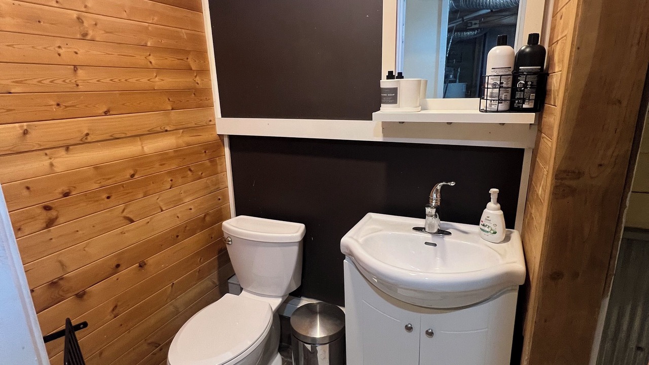 Photo of Bathroom in Maple Lake