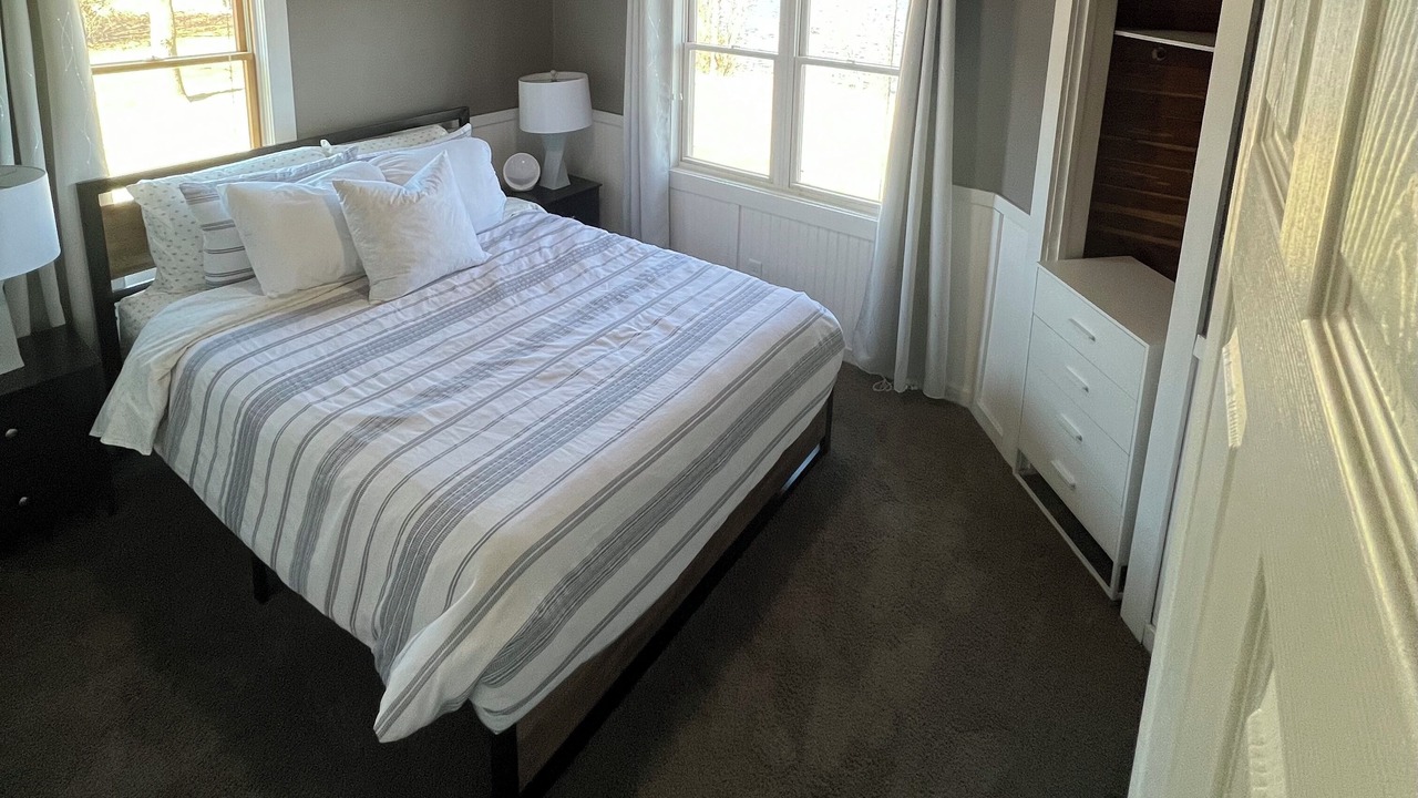 Photo of Bedroom in Maple Lake