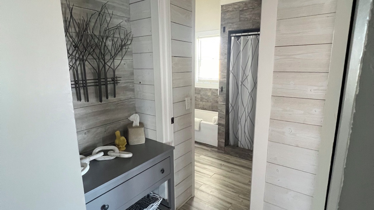 Photo of Bathroom in Maple Lake