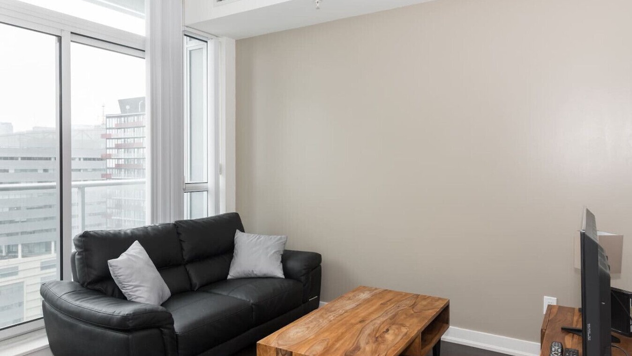 Photo of Livingroom in Toronto Entertainment District