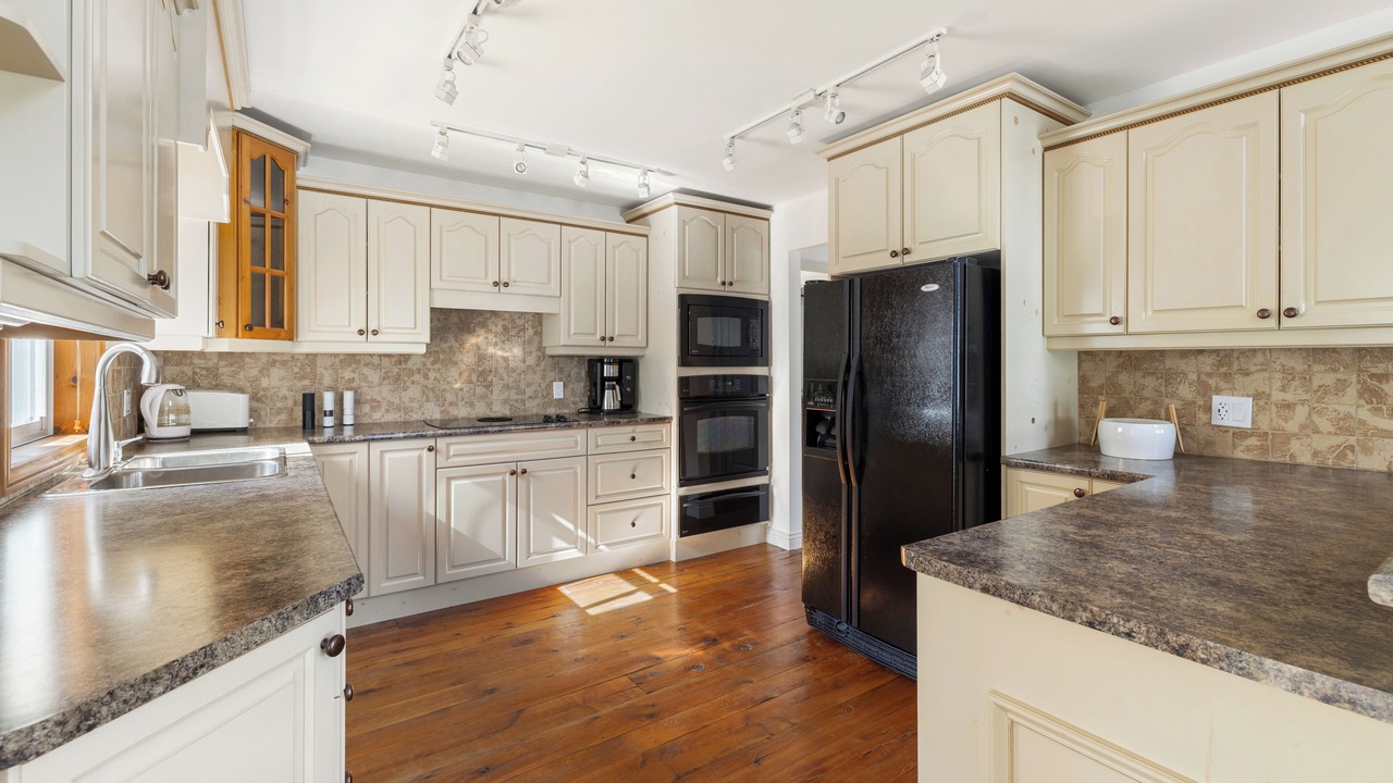 Photo of Kitchen in Central Frontenac