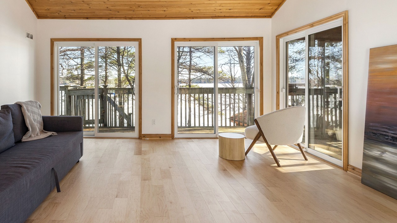 Photo of Livingroom in Central Frontenac