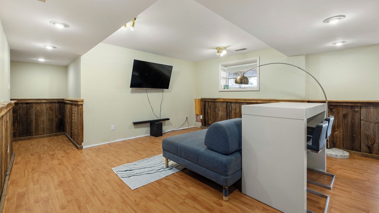 Photo of Livingroom in Central Frontenac