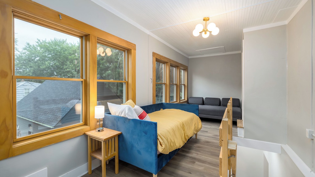Photo of Bedroom in Macalester - Groveland