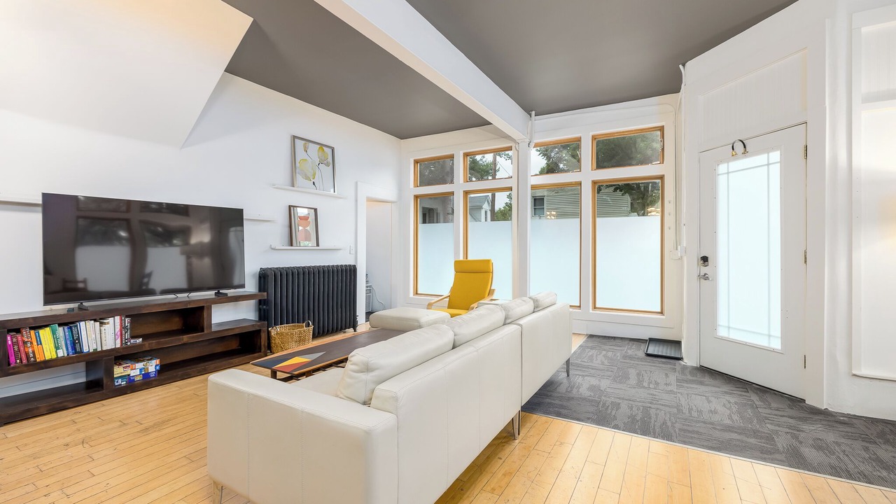 Photo of Bedroom in Macalester - Groveland