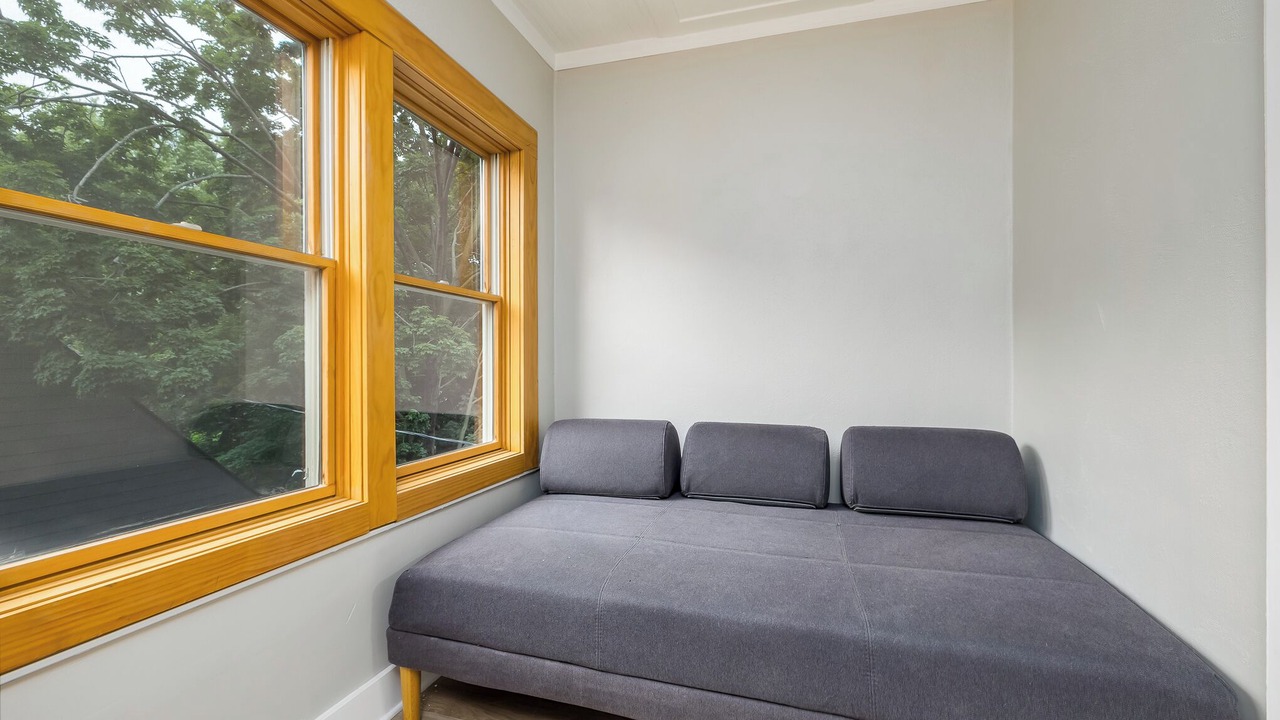 Photo of Bedroom in Macalester - Groveland