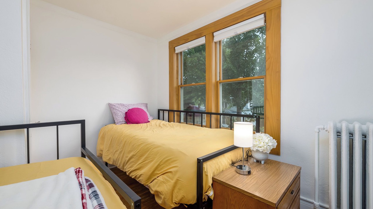 Photo of Bedroom in Macalester - Groveland