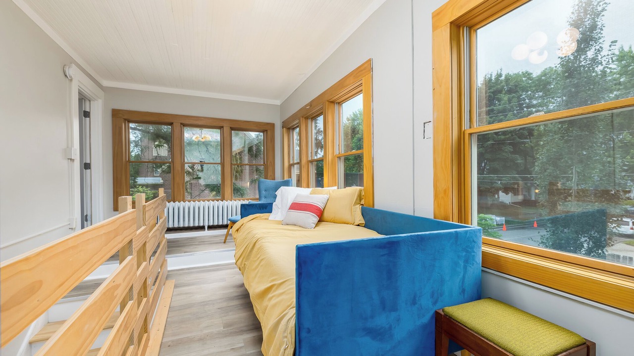 Photo of Bedroom in Macalester - Groveland