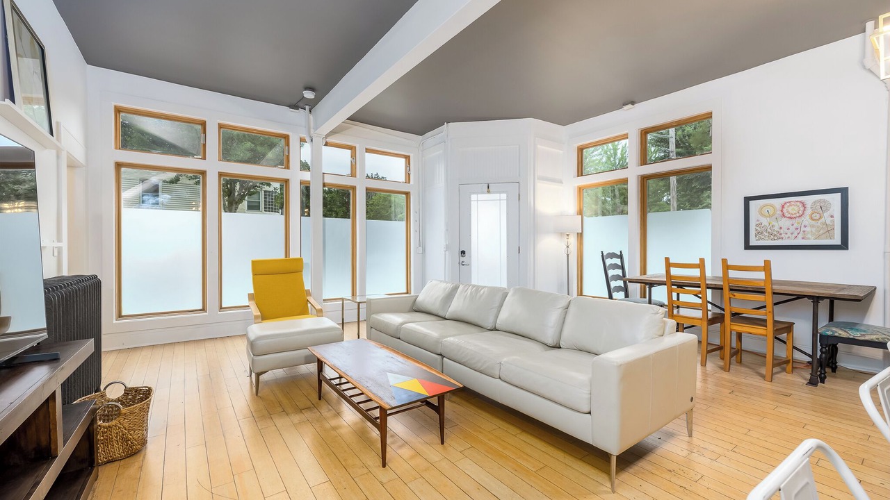 Photo of Bedroom in Macalester - Groveland