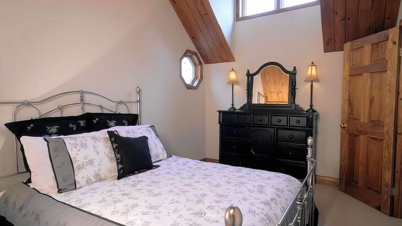 Photo of Bedroom in North Kawartha