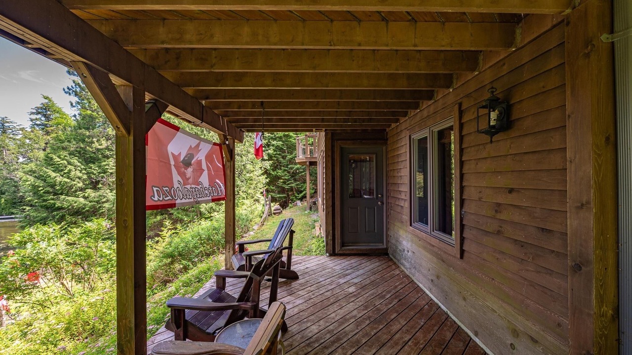 Photo of Patio Balcony in North Kawartha