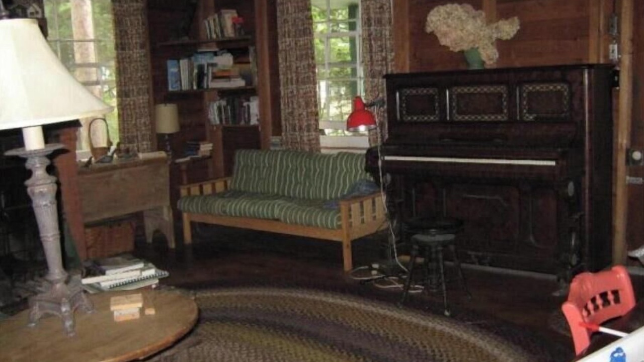 Photo of Livingroom in Ottawa Division