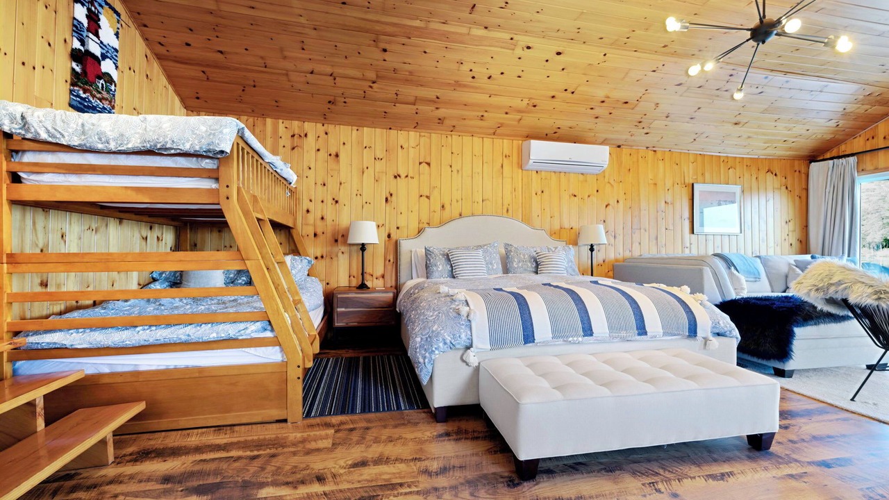 Photo of Bedroom in Bracebridge