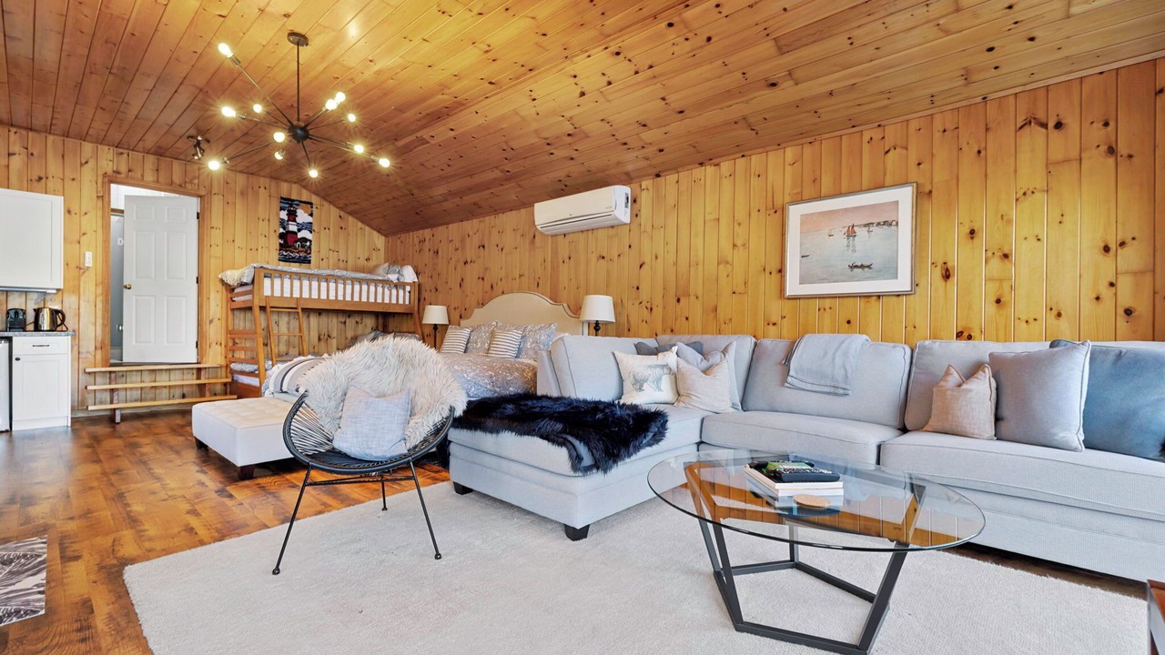 Photo of Livingroom in Bracebridge