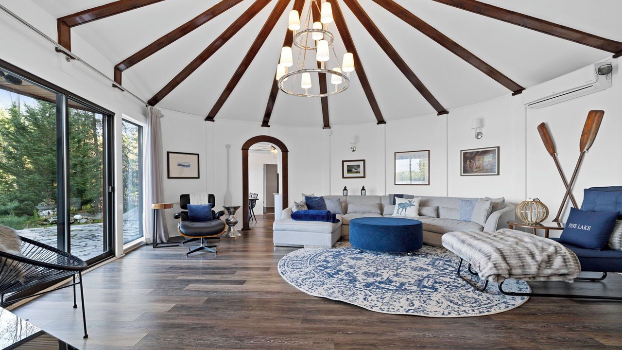 Photo of Livingroom in Bracebridge