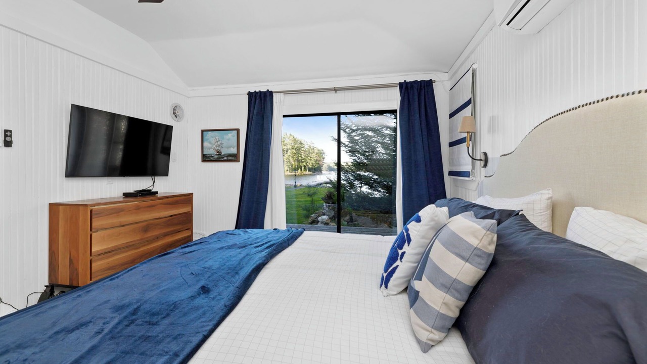 Photo of Bedroom in Bracebridge