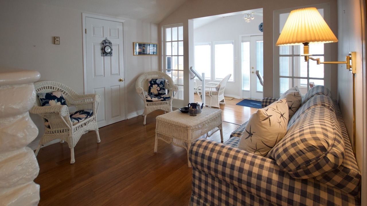 Photo of Livingroom in Grand Bend