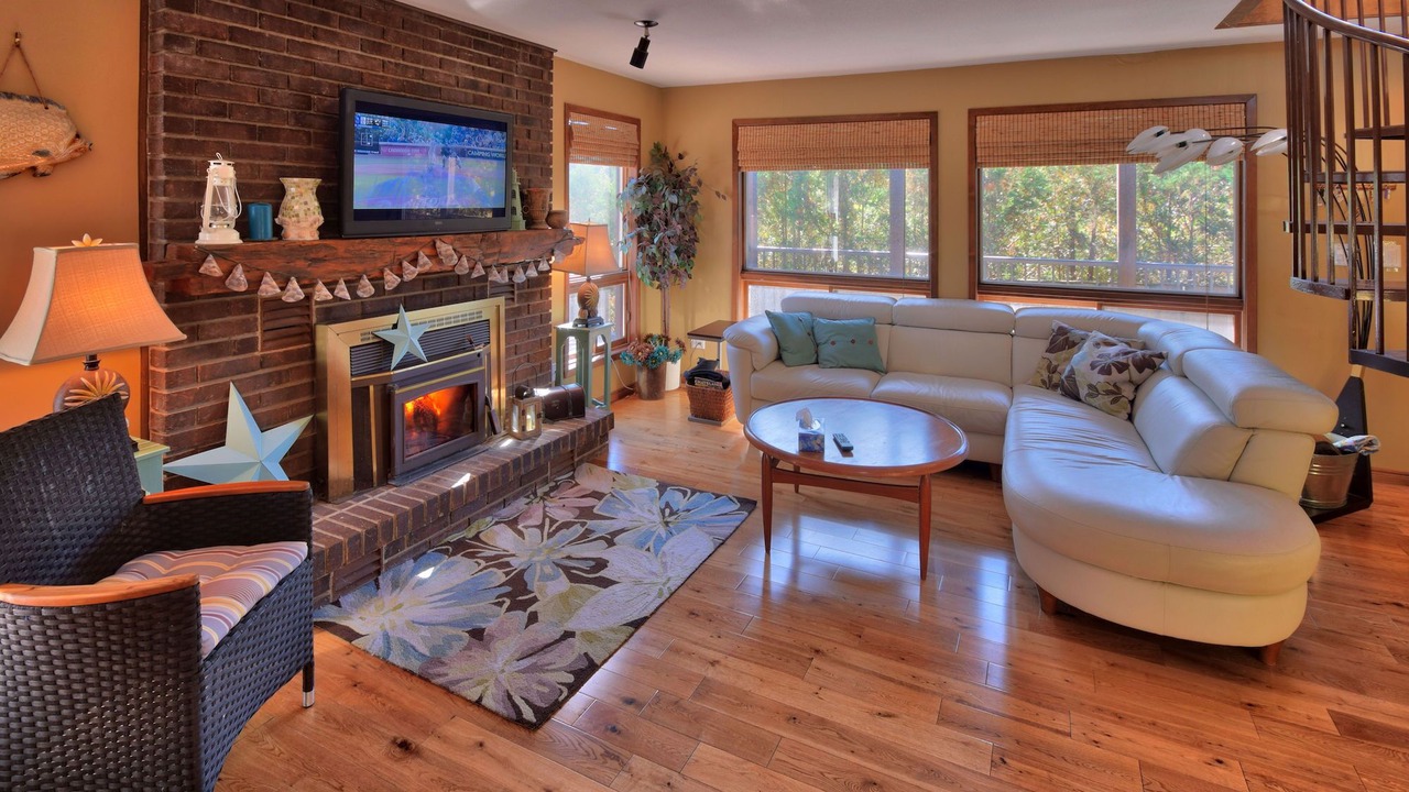 Photo of Livingroom in Grand Bend