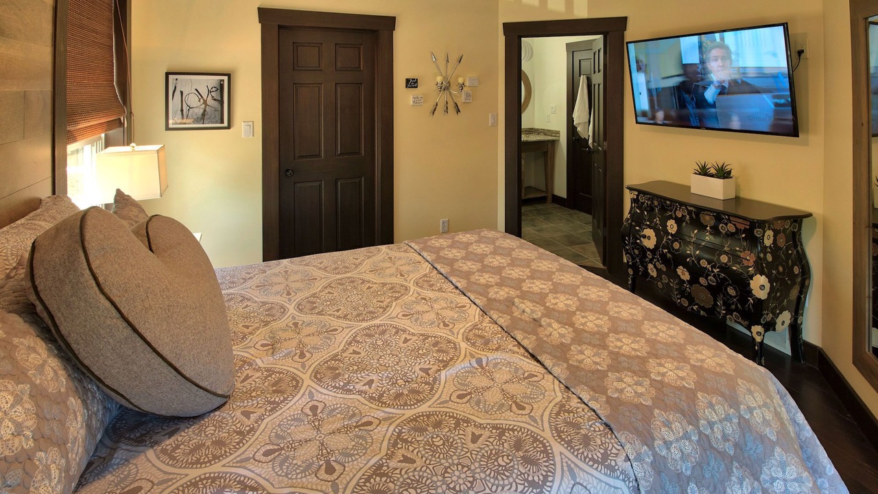 Photo of Bedroom in Grand Bend