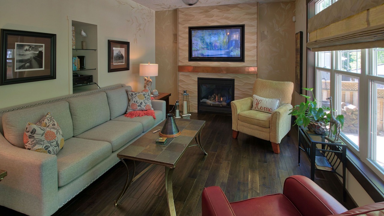 Photo of Livingroom in Grand Bend