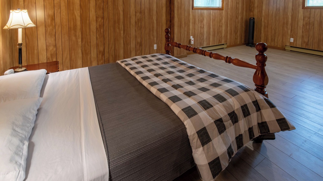 Photo of Bedroom in Grand Bend