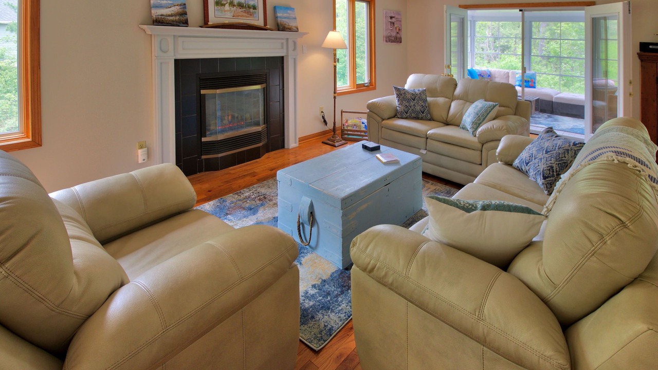 Photo of Livingroom in Grand Bend