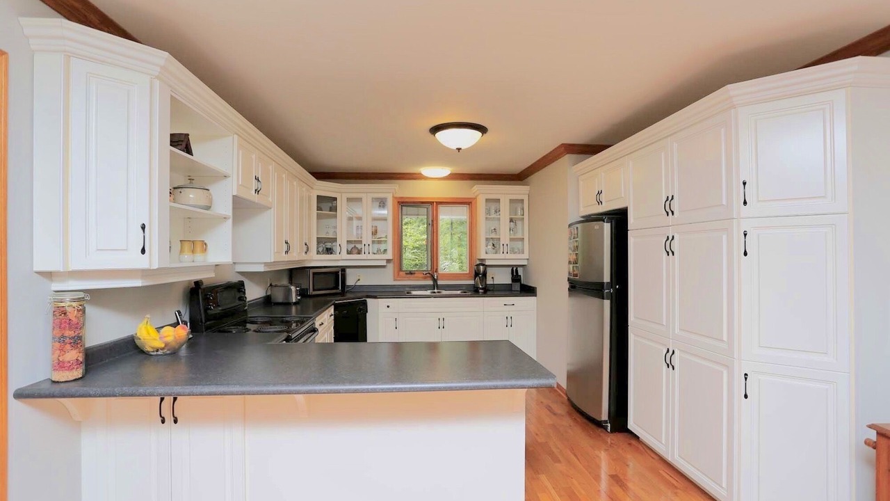 Photo of Kitchen in Grand Bend
