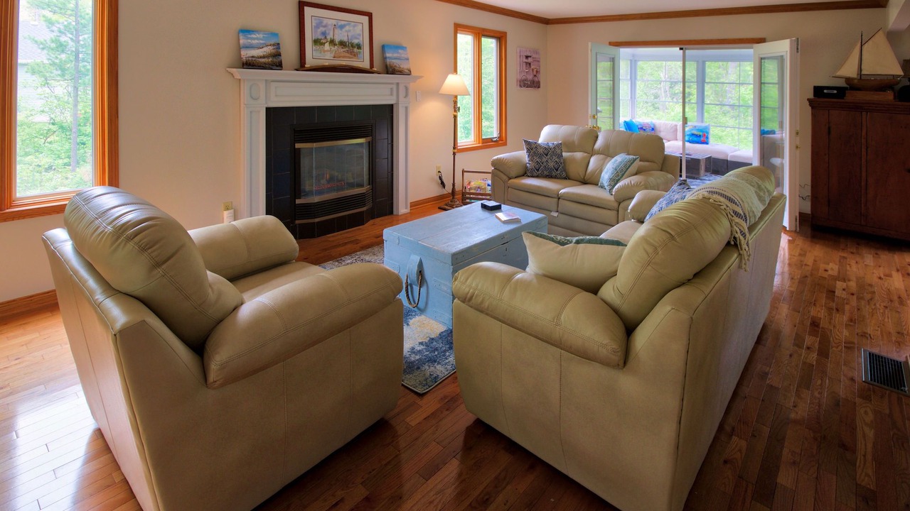 Photo of Livingroom in Grand Bend