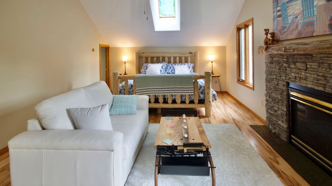 Photo of Livingroom in Grand Bend