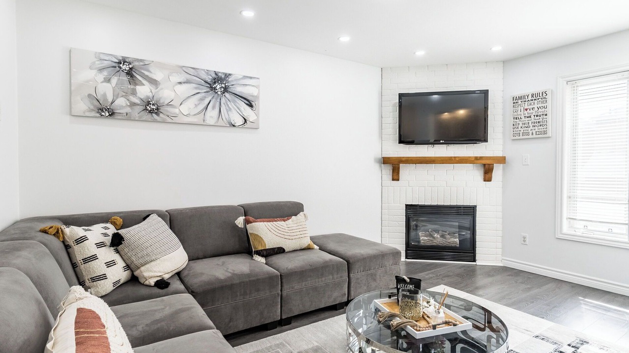 Photo of Livingroom in Caledon
