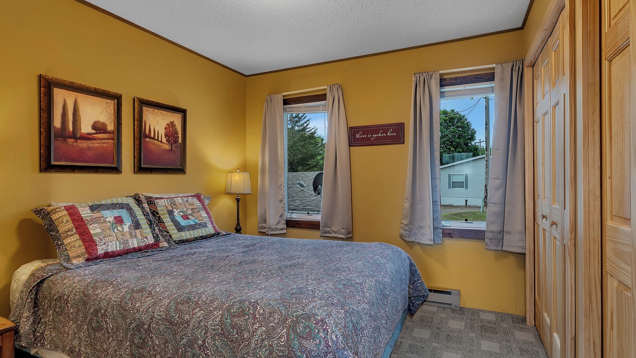 Photo of Bedroom in South Haven