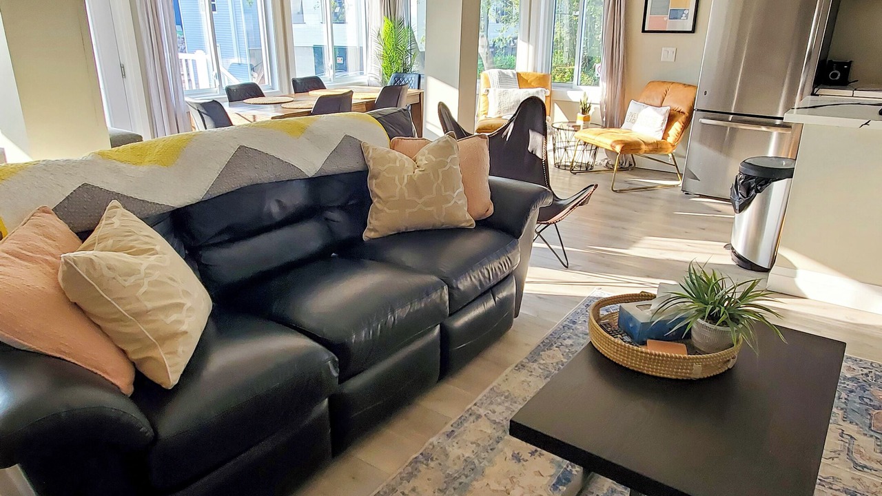 Photo of Livingroom in Grand Bend