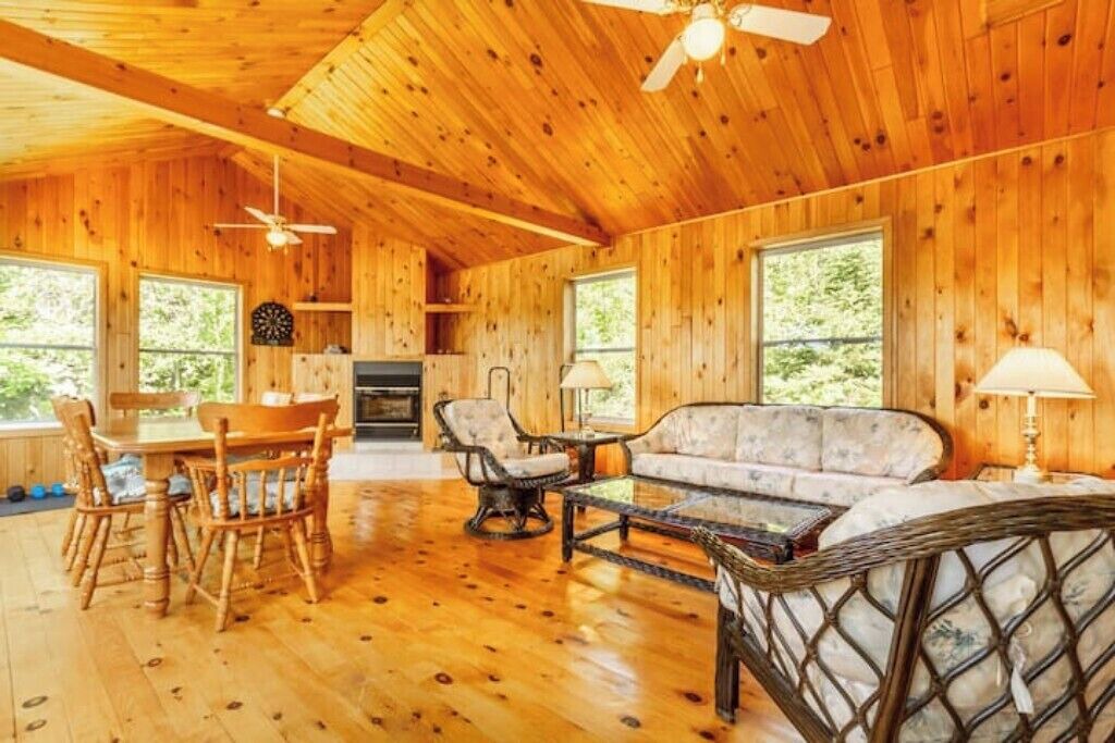 Photo of Livingroom in Unorganized Centre Parry Sound