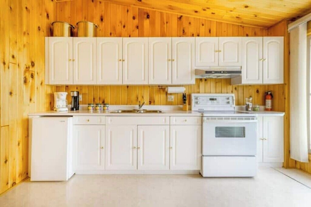 Photo of Kitchen in Unorganized Centre Parry Sound