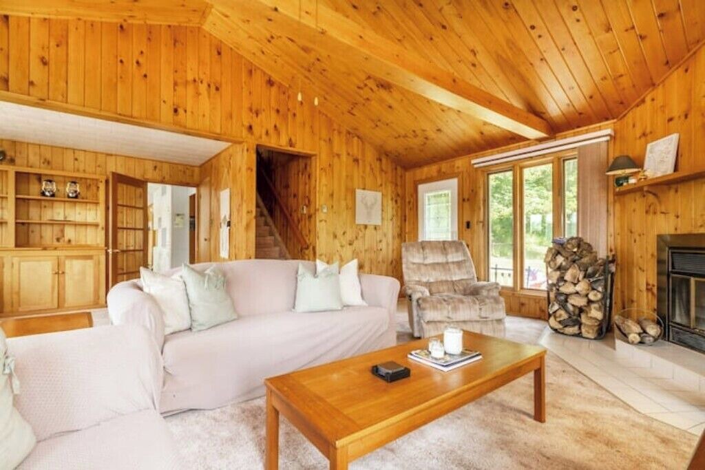 Photo of Livingroom in Unorganized Centre Parry Sound