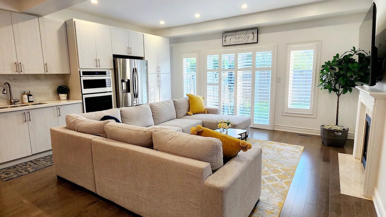 Photo of Livingroom in Oakville
