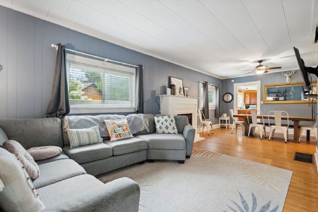 Photo of Livingroom in Port McNicoll