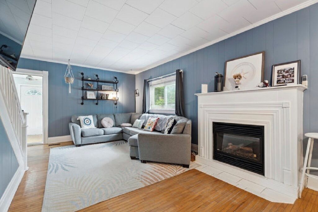 Photo of Livingroom in Port McNicoll