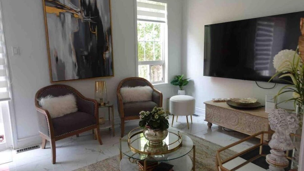 Photo of Livingroom in East Credit