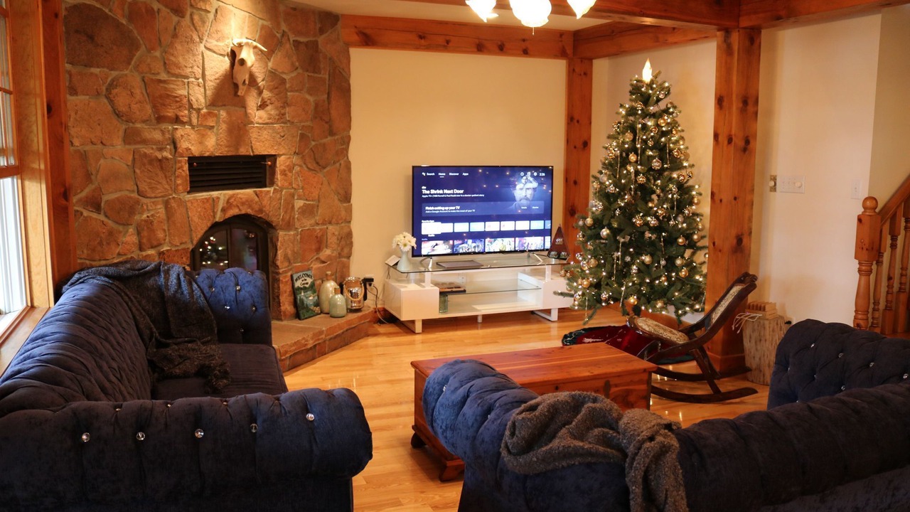 Photo of Livingroom in Central Frontenac
