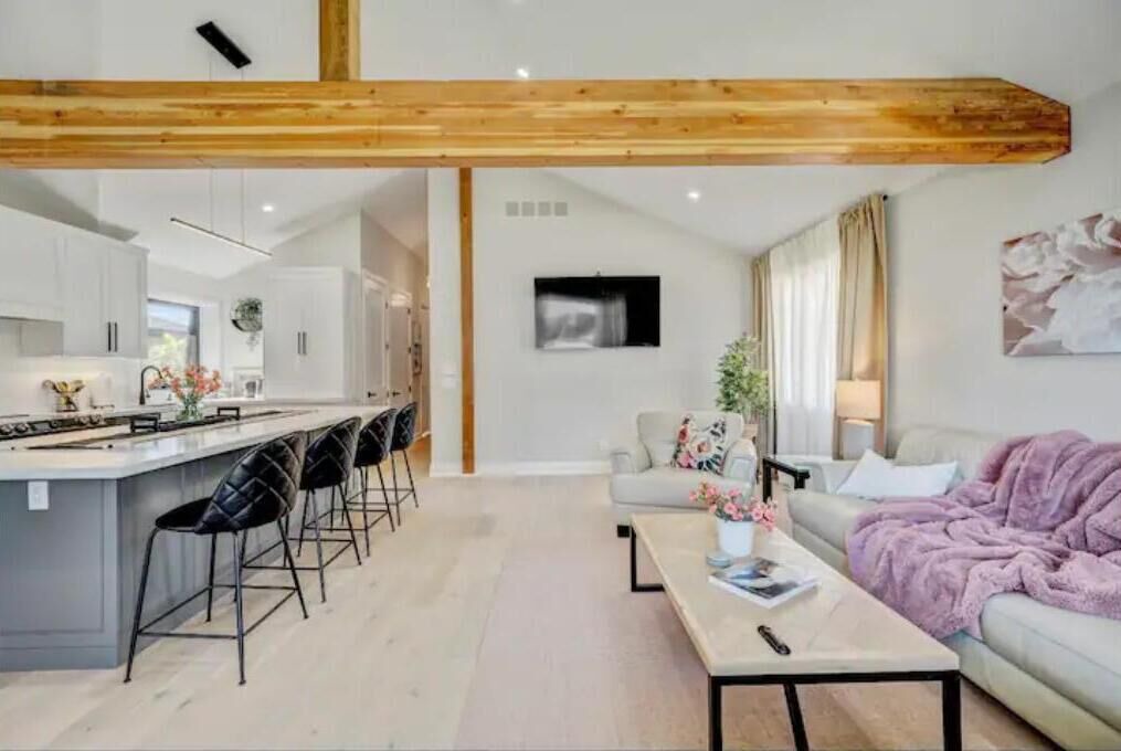 Photo of Livingroom in Lakeview